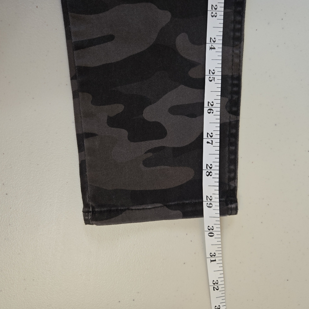 Democracy "Ab"solution Camo Print Jeans 6 - Picture 10 of 12